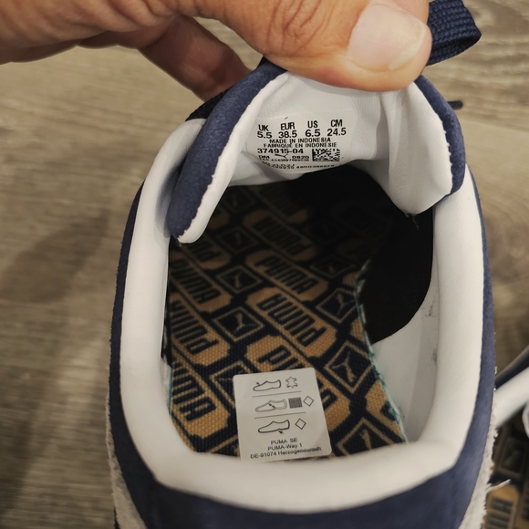 [LIKE NEW] Navy Puma Suede Classic Sneakers COMES WITH BOX (worn once)Blue Laces - Picture 7 of 11